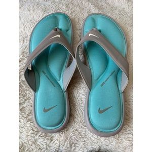 NWOT Nike Comfort Flip Flops.